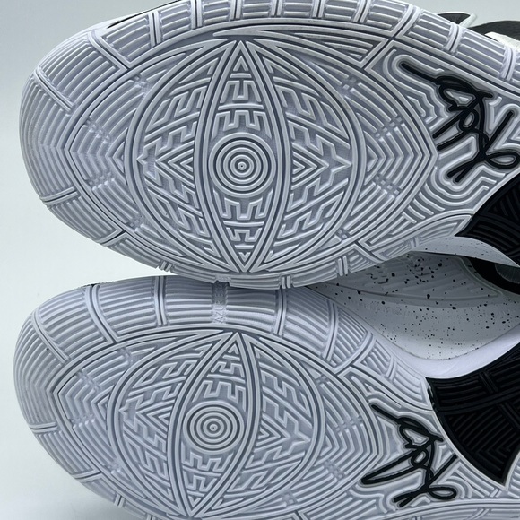 Nike Men's Kyrie 6 Team Basketball Shoes Black White CK5869-002 2020 9.5 - Picture 10 of 11